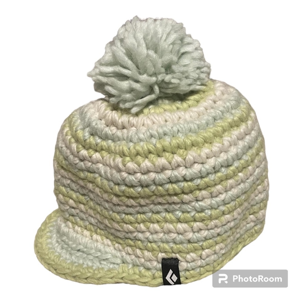 BLACK DIAMOND ski wear Pom Pom beanie - hit the slopes in style w/ cute warmth!